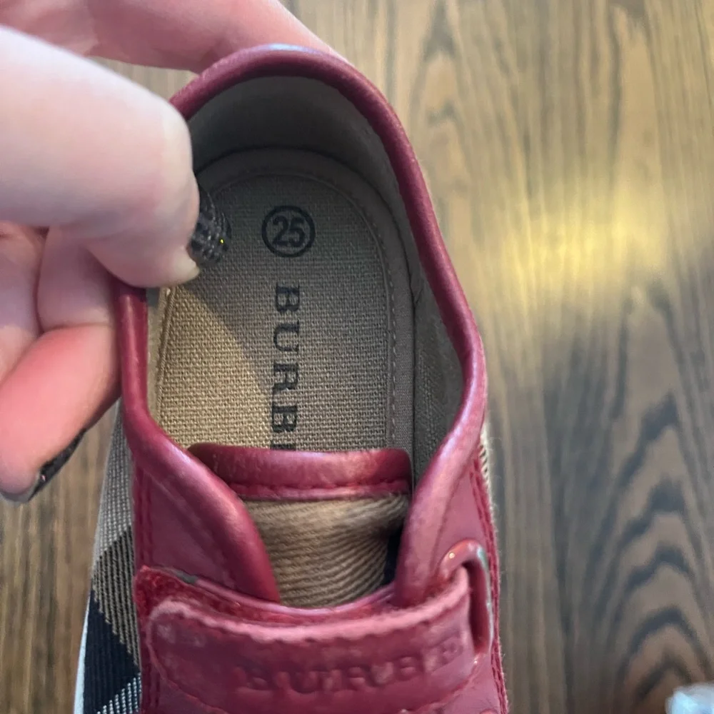 Burberry kids shoes size 25 eu (kids 8.5-9) (see photos for wear)